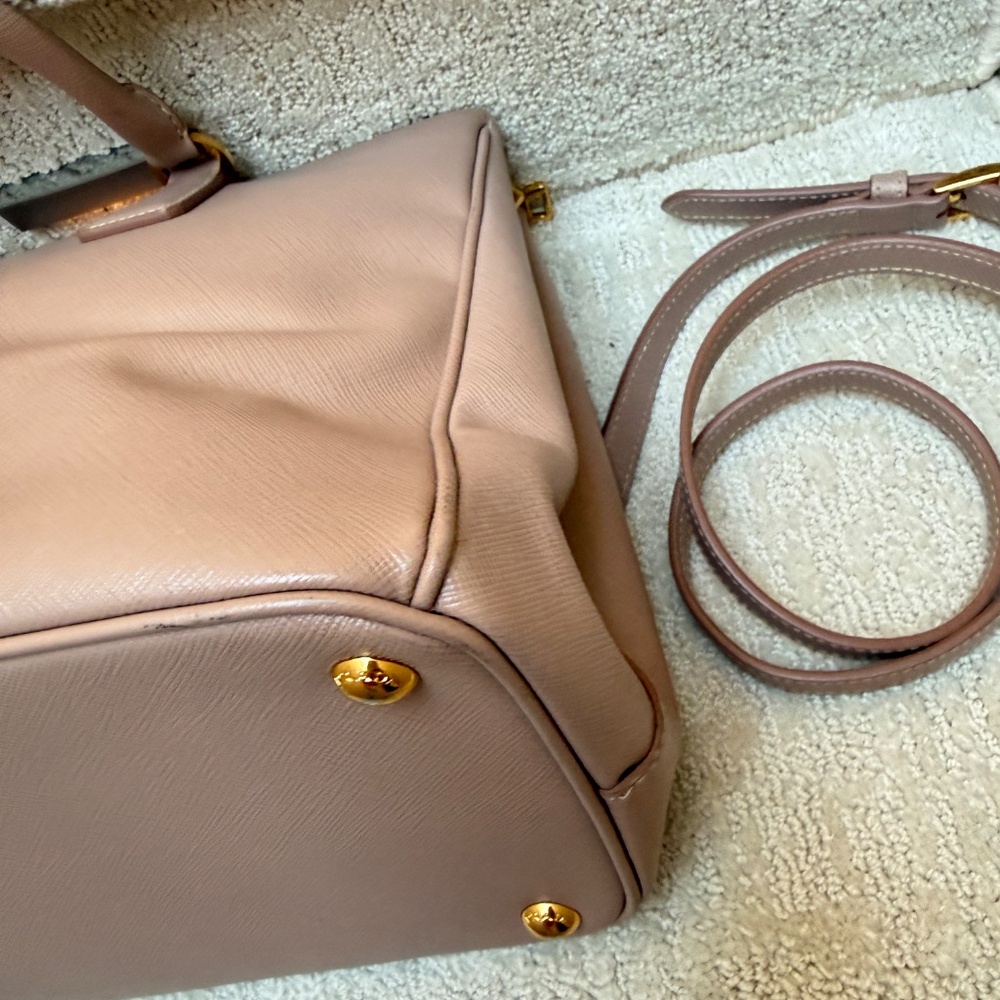 Prada Galleria Handbag in Saffiano Leather in Size Large Beige - Picture 10 of 12